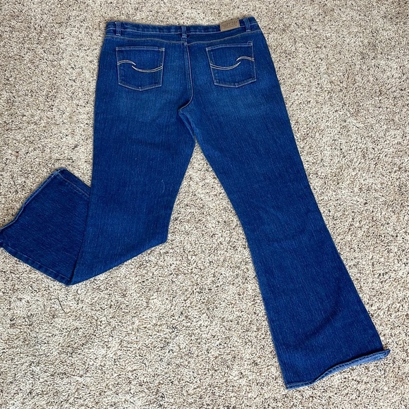 Signature Flare Fit Levi Strauss Company Designer Blue Jeans Size 16 1/2 Plus - Picture 14 of 14